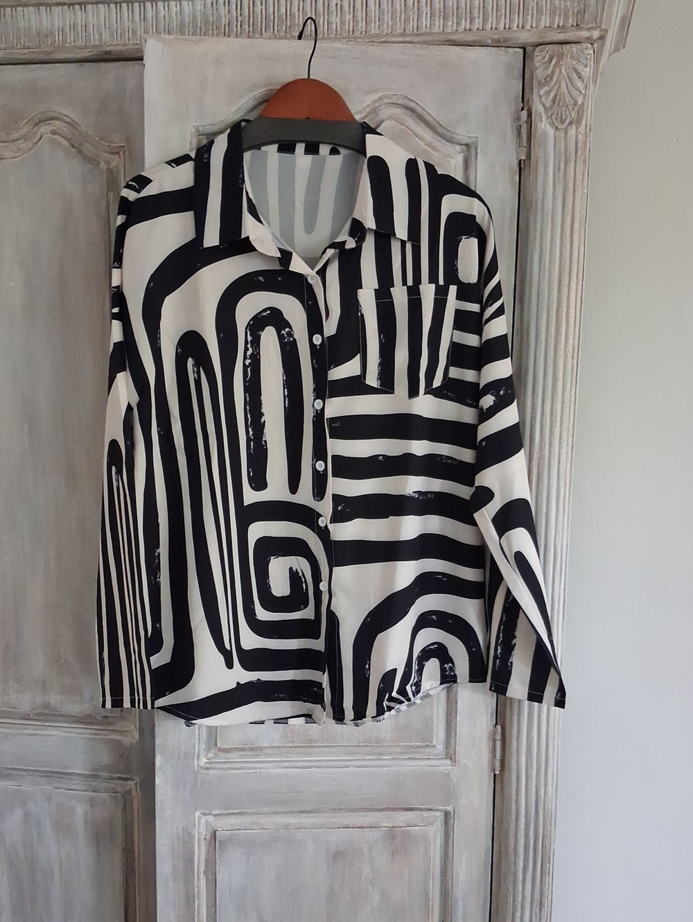 Black & White Geometric Print Button-Up Shirt